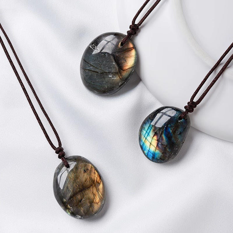 Colgante de piedra Labradorita natural – estilo tribal, atrae buena energía